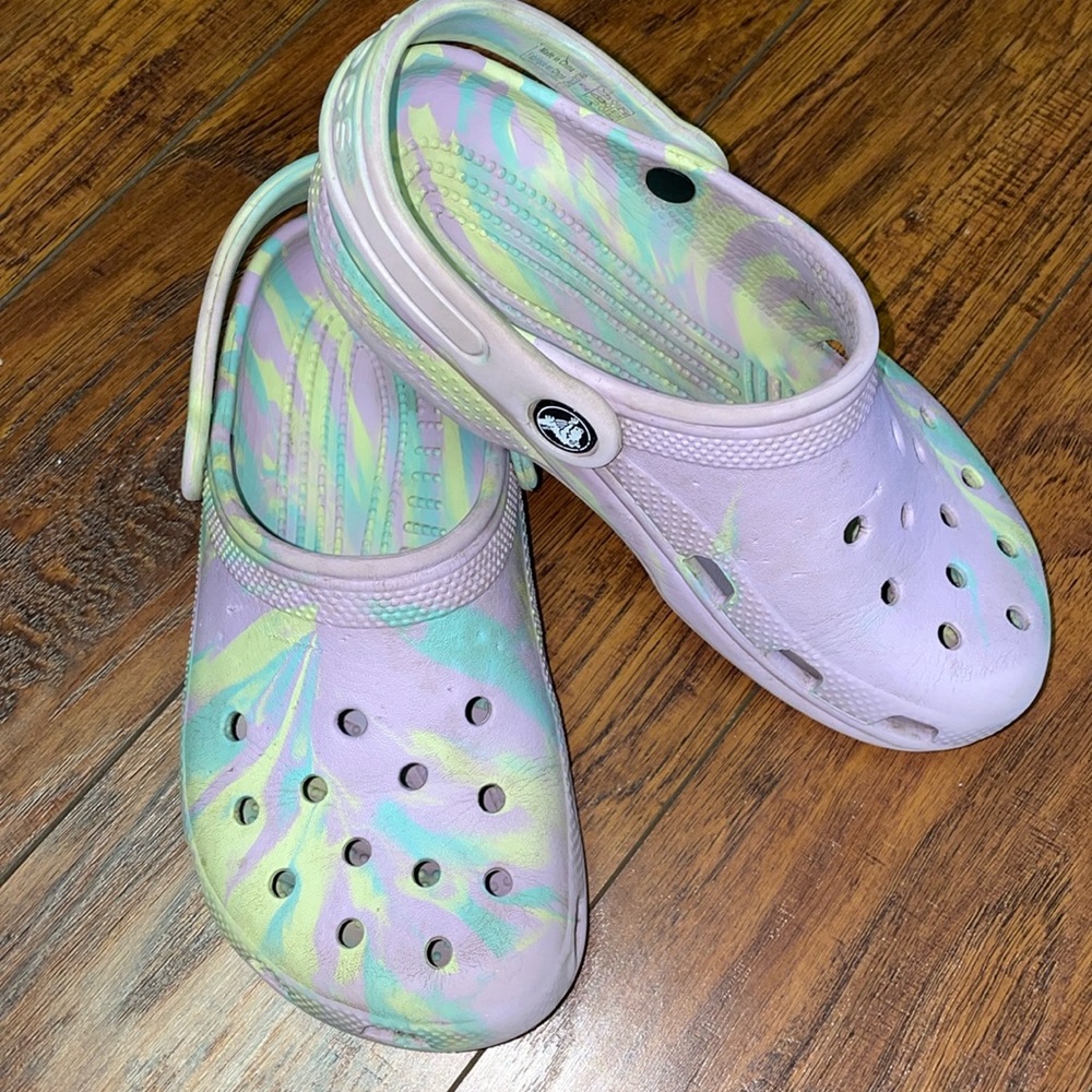 Crocs Tie Dye Size 2 Kids